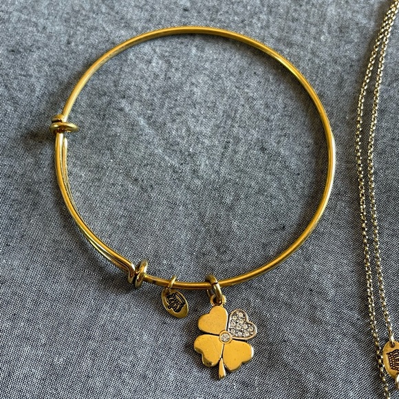 Juicy couture, clover wish necklace and bangle - Picture 7 of 12